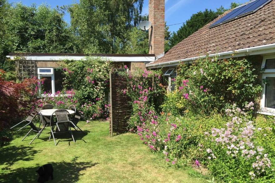 4 * Holiday Cottage In Lovely Sleepy Village
