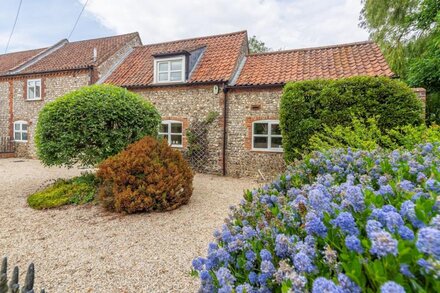 The warmest of welcomes awaits you at this super-stylish luxury cottage.