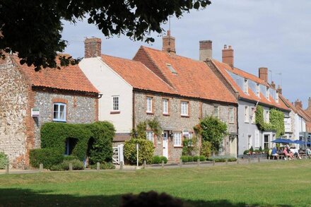 This luxury bespoke barn conversion is quietly located near Burnham Market.