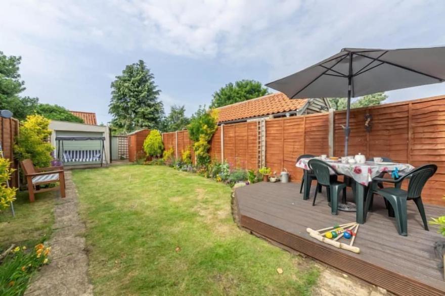 Traditional brick and carrstone end terrace cottage located in Snettisham.