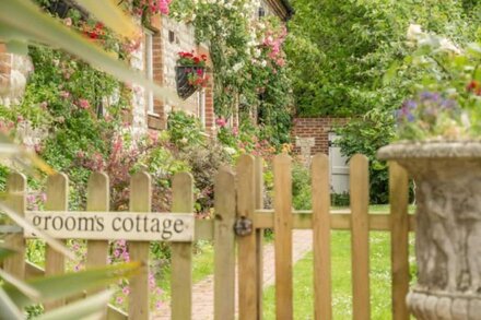 Gorgeous and charming brick and flint cottage