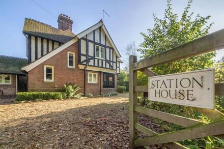 Peaceful woodland retreat which is full of character and colour.