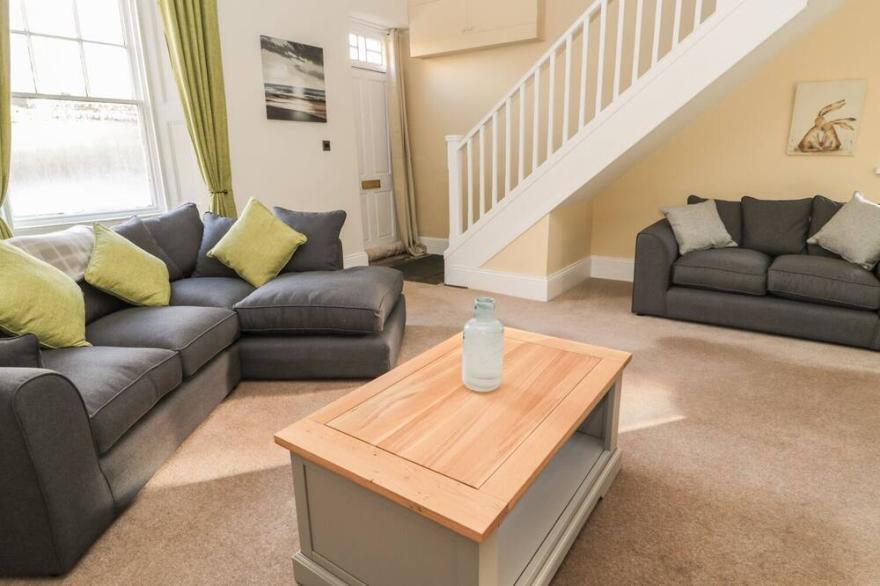 HARE & HOUNDS HOUSE, pet friendly, with open fire in Allendale