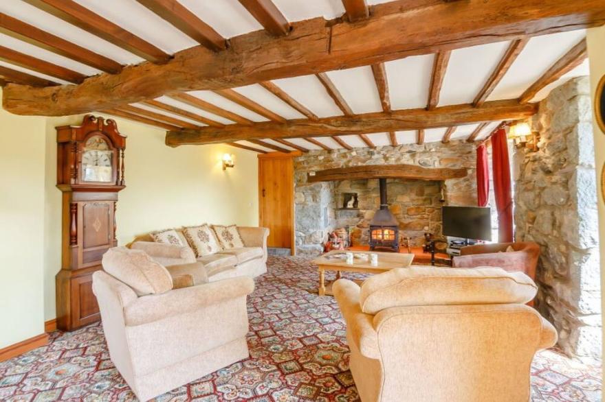 Beautiful private villa for 6 people with TV, patio, panoramic view and parking