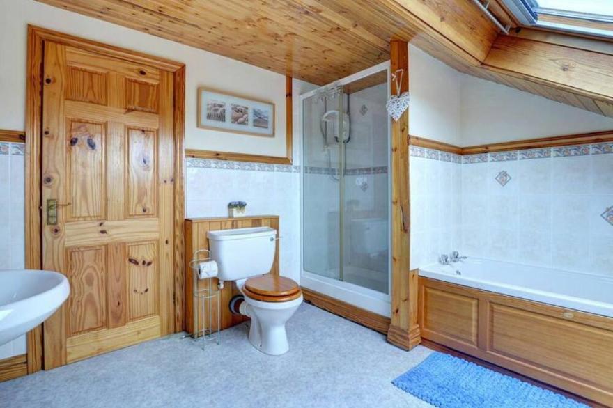 Cosy apartment for 7 people with WIFI, TV, patio, panoramic view and parking