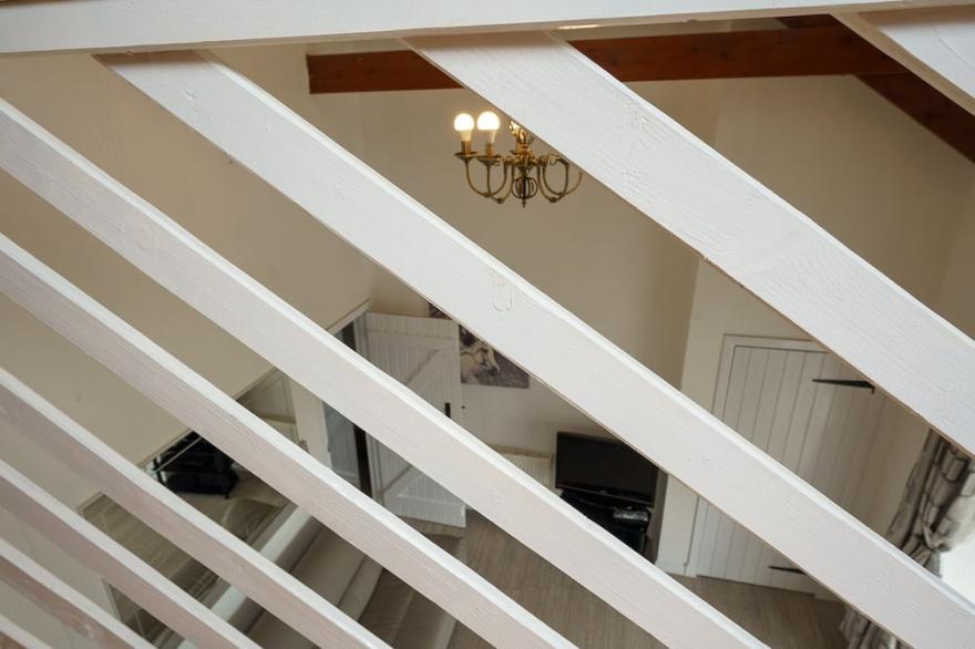 Thomas Carlyle Cottage sleeps 4 in 2 bedrooms with own hot tub