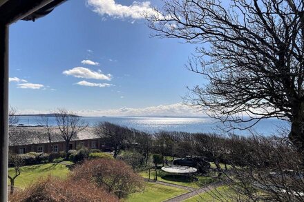 Cardy Cottage sleeps 4, pet friendly, sea views  near St Andrews