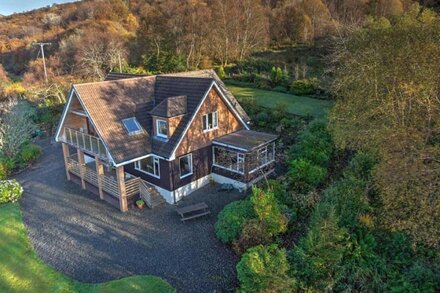 Ardfyne - 4 bathroom lodge style home on Loch Fyne