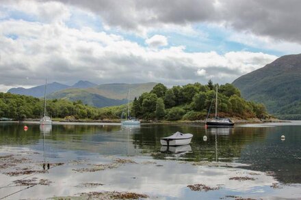 Bishops Bay Luxury Cottage beside Loch Leven in the Scottish Highlands