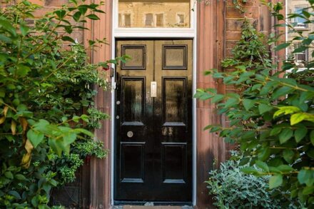 Contemporary Meets Traditional in this Scottish Apartment