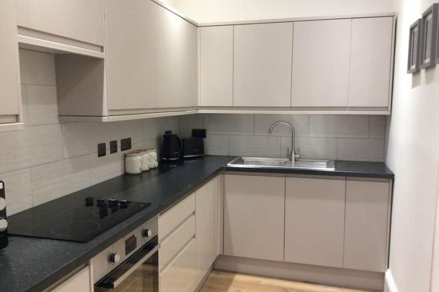 Spectacular City Centre Apartment. Sleeps Up To 4. Brand New!!