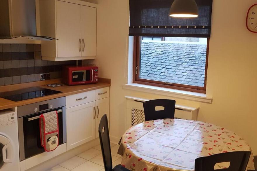 Fabulous Two bedroom Apartment With Free Parking
