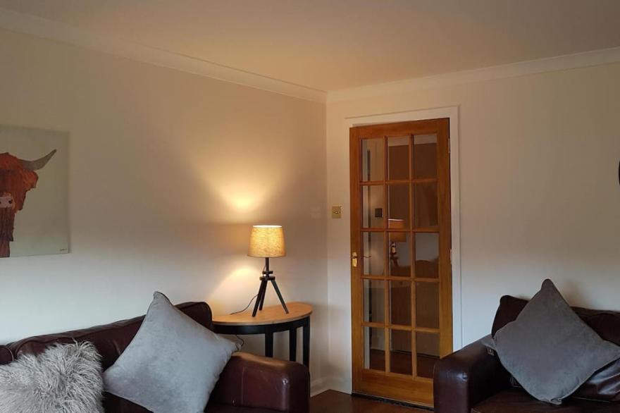 Fabulous Two Bedroom Apartment With Free Parking