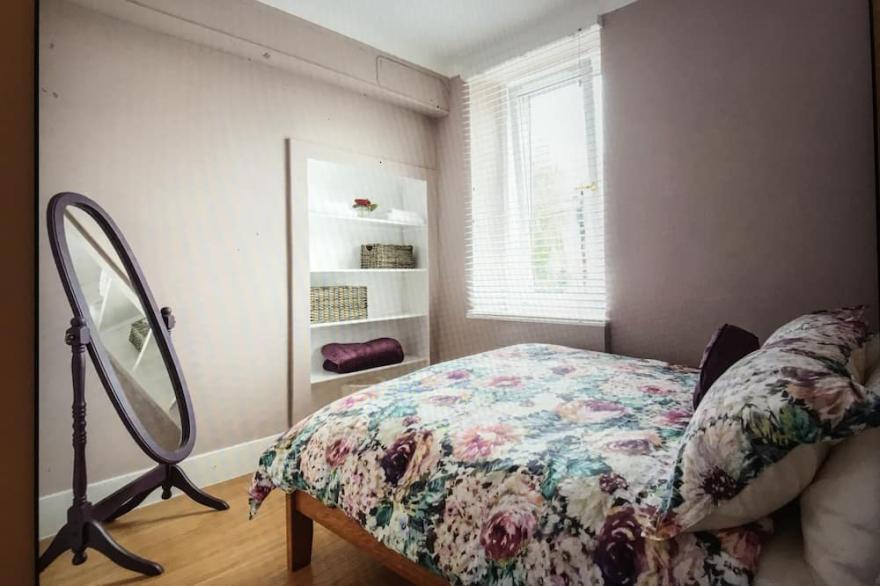 Lovely 1 bed  flat with parking