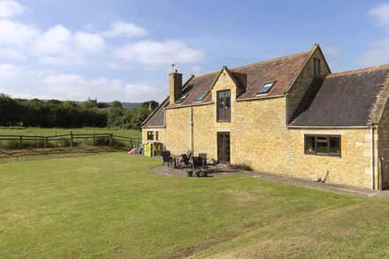 Field House - sleeps 8 guests  in 4 bedrooms