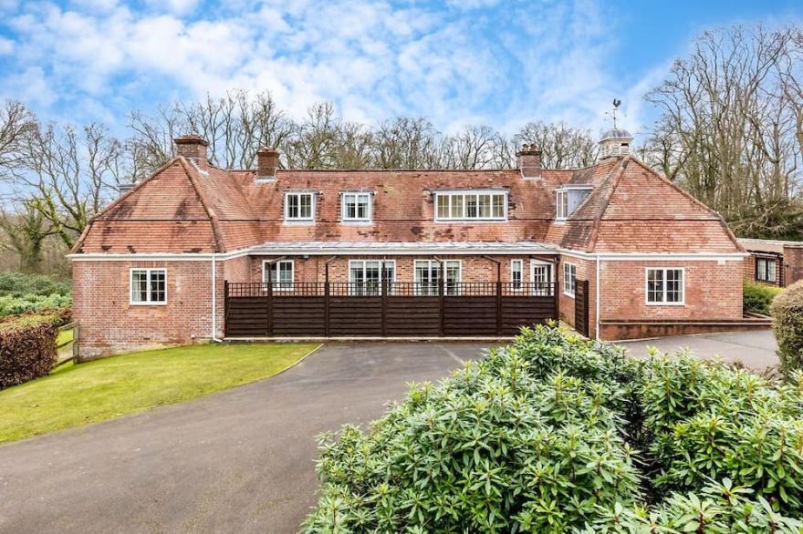 An Idyllic, Family- Friendly Cottage On A Private Estate In Burley