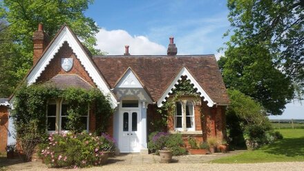 Gorgeous Country Cottage, beside Windsor Great Park & overlooking Windsor Castle