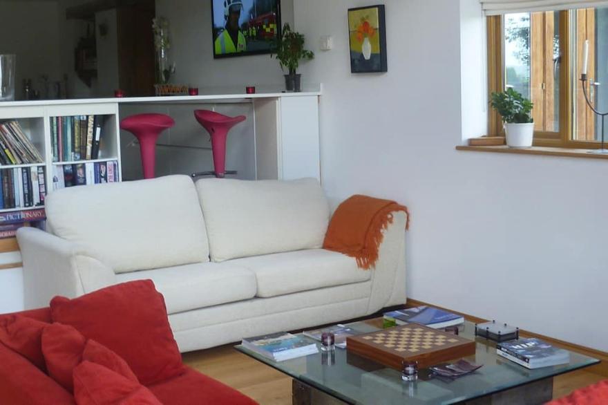 3 BED (Ensuite) Self Catering Contemporary Oak Framed in Rural Countryside