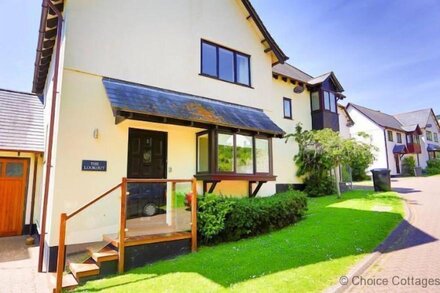 CROYDE LOOKOUT | 3 Bedrooms | Croyde | Sleeps 6 | Surf Room