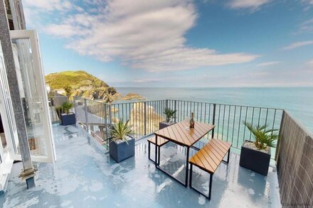 ILFRACOMBE CHEYNE BEACH VILLA | 2 Bedrooms | Unrivalled Sea Views