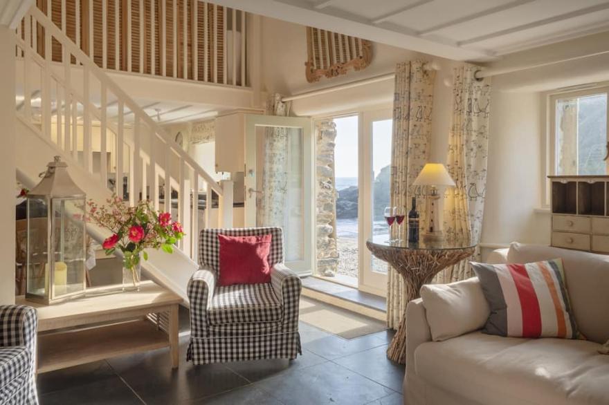 In an exceptional position right on the beach is this spacious and comfortable cottage - a perfect g