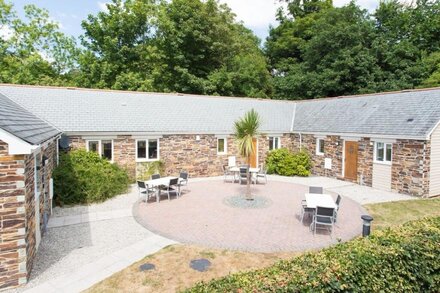 Courtyard Cottage 41 -  a trewhiddle that sleeps 4 guests  in 2 bedrooms