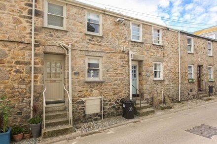 Oyster Cottage, Central St Ives - Sleeps 4 - Pet Friendly