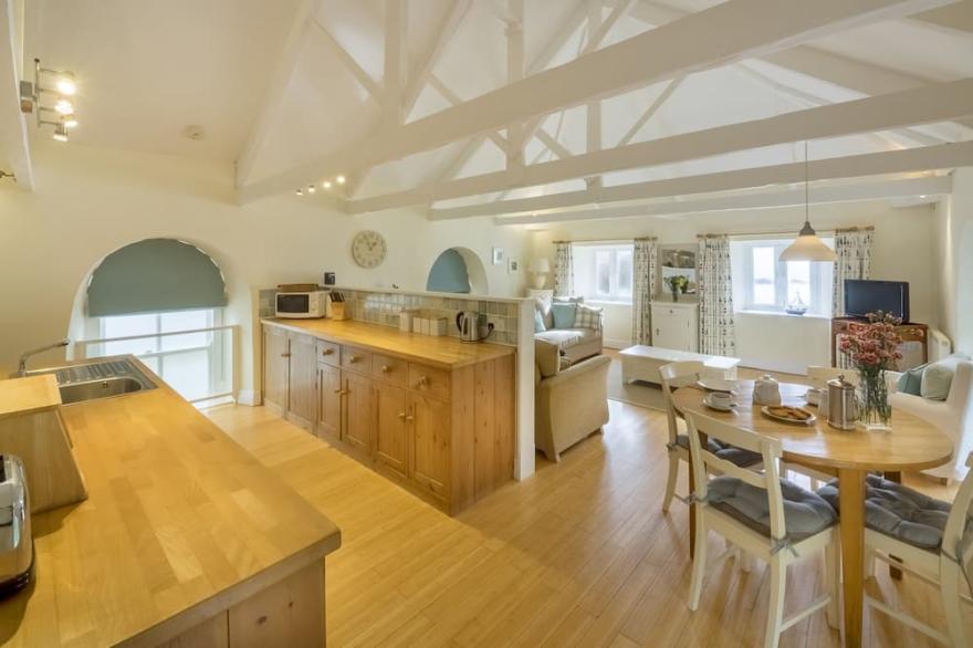 Wonderful reverse level conversion located on the sea front in picturesque rural hamlet on the South
