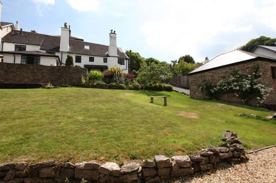 Quintessential English Cottage close to Dittisham Quay
