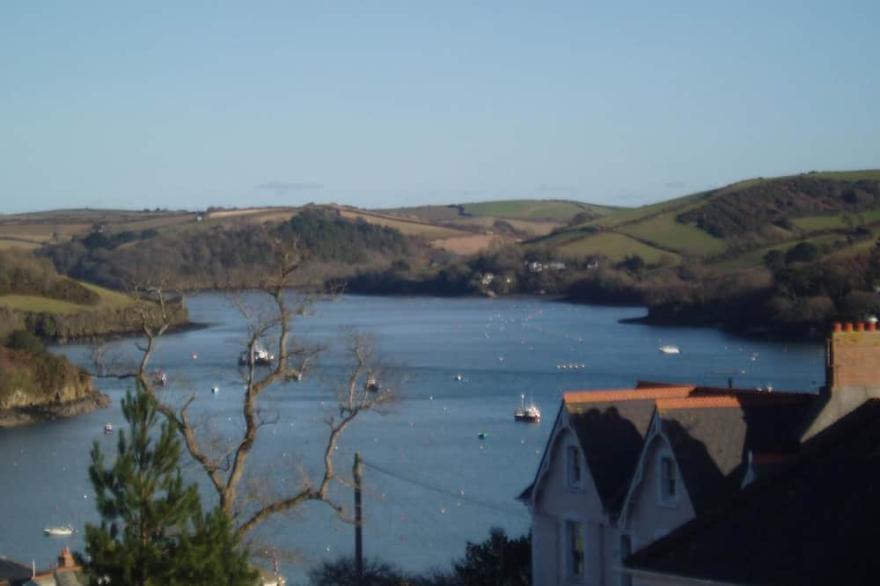 Lovely 3 Bed Apartment, Large Sunny Roof Terrace And Estuary Views, 2 Parking