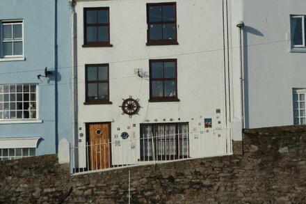 Ground floor flat in a grade 2 listed Fisherman's cottage circa 1725