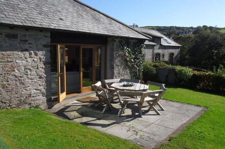 Blackness Barn - sleeps 8 guests  in 4 bedrooms