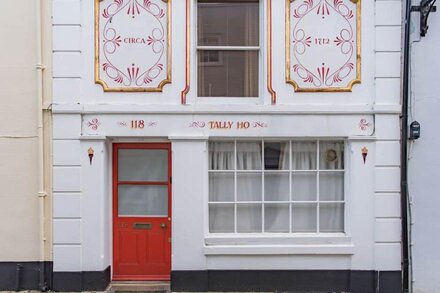 Grade II listed former Ale House in the heart of the conservation area