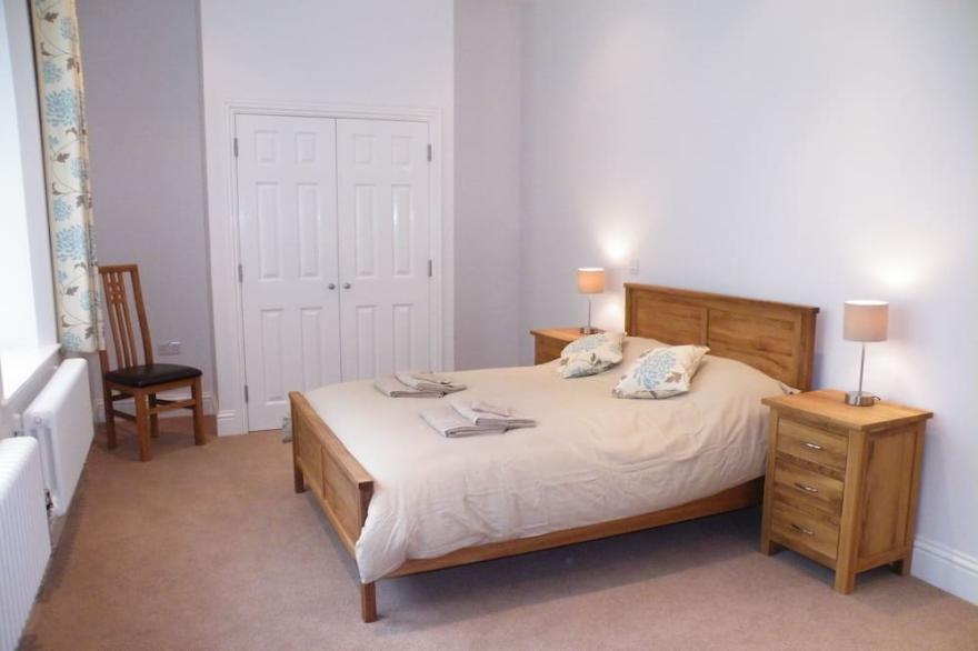 Shanklin Manor - park views, garden, free wifi + parking