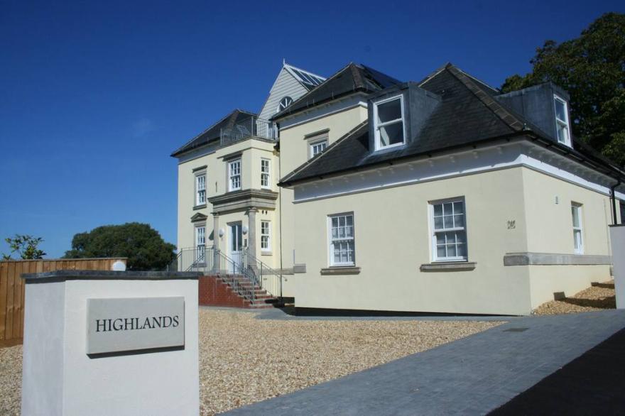 Highlands Apt 2 -  sea views, garden, free wifi + parking