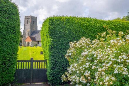 A peaceful base for a couple to explore the beautiful scenery of Suffolk.