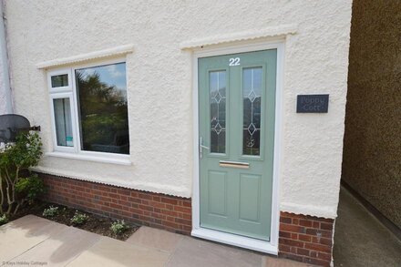 Poppy Cott - traditional cottage with stunning views over Beeston Common, the perfect retreat.