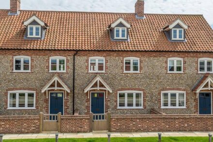 This mid terrace cottage is just a two-minute walk to the harbour.