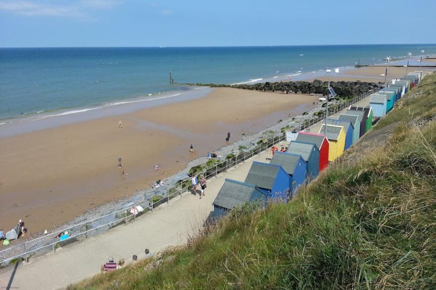 This attractive modern holiday home is an ideal place to come relax  & unwind throughout the year