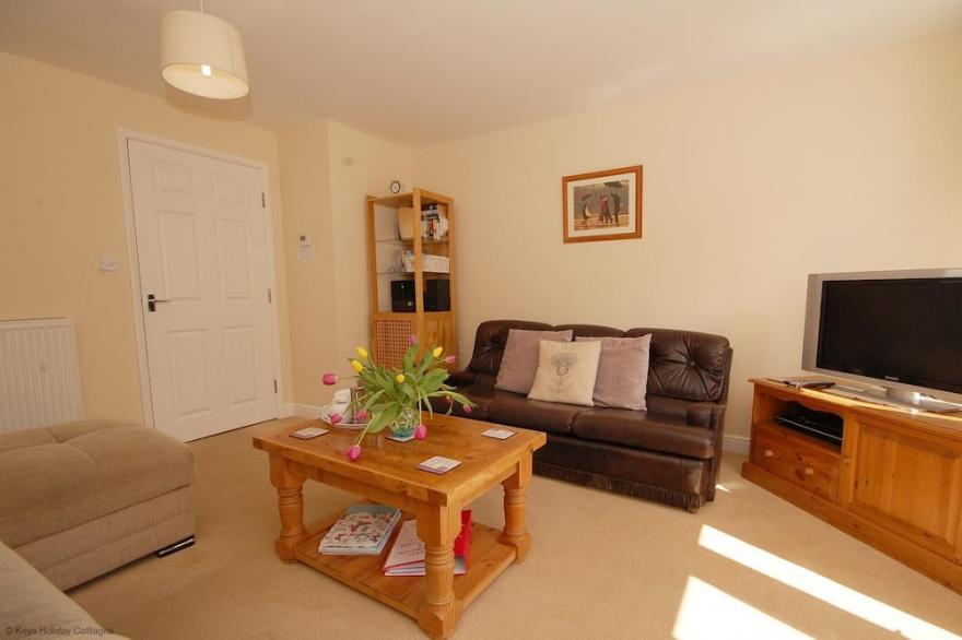 This attractive modern holiday home is an ideal place to come relax  & unwind throughout the year
