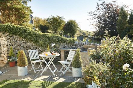 A luxury detached holiday cottage nestled in the Peak District National Park.