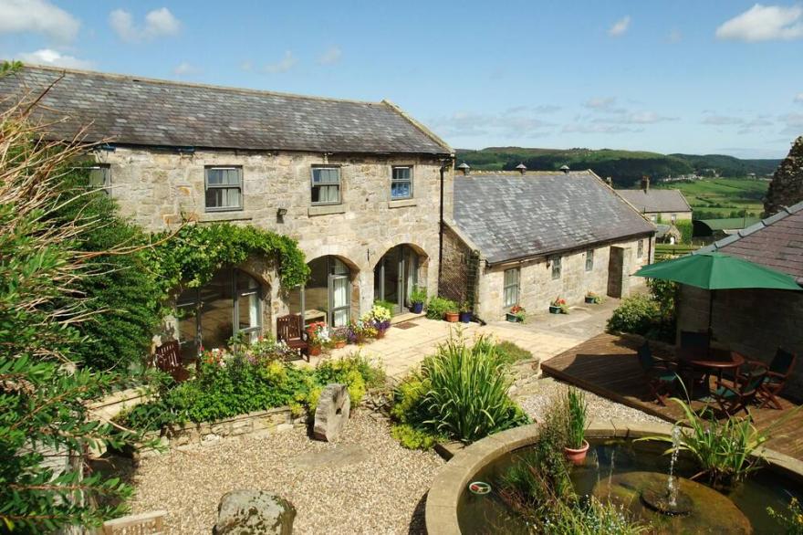 THE STEADINGS, Pet Friendly, Character Holiday Cottage In Rothbury