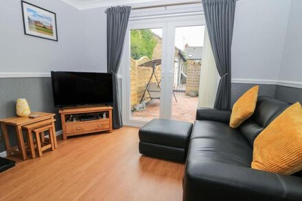 10 REIVERS GATE, pet friendly, with a garden in Longhorsley