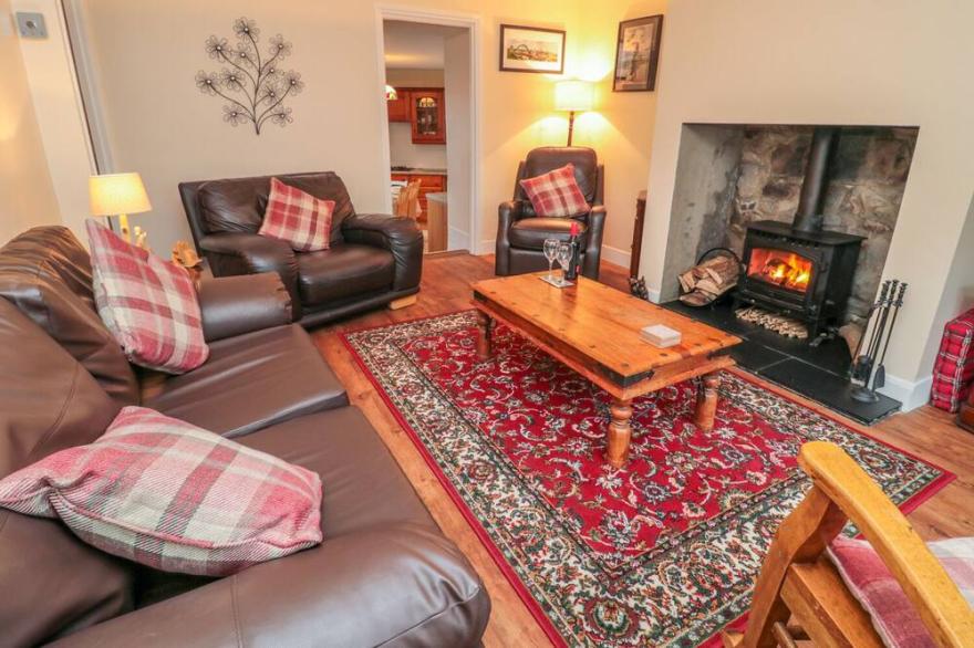 MAGPIE COTTAGE, Pet Friendly, With Open Fire In Wooler