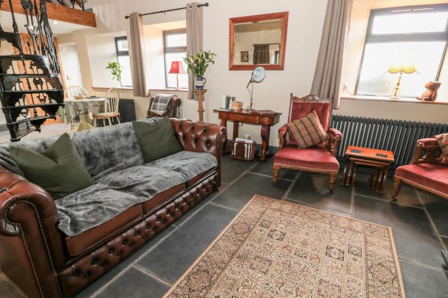 STABLE COTTAGE, romantic, with open fire in Berwick-Upon-Tweed