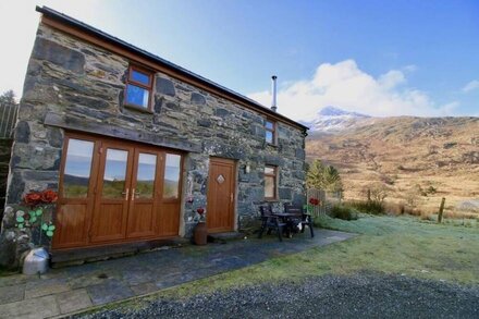 Beudy Bach is a small cottage at the foot of Moel Hebog.