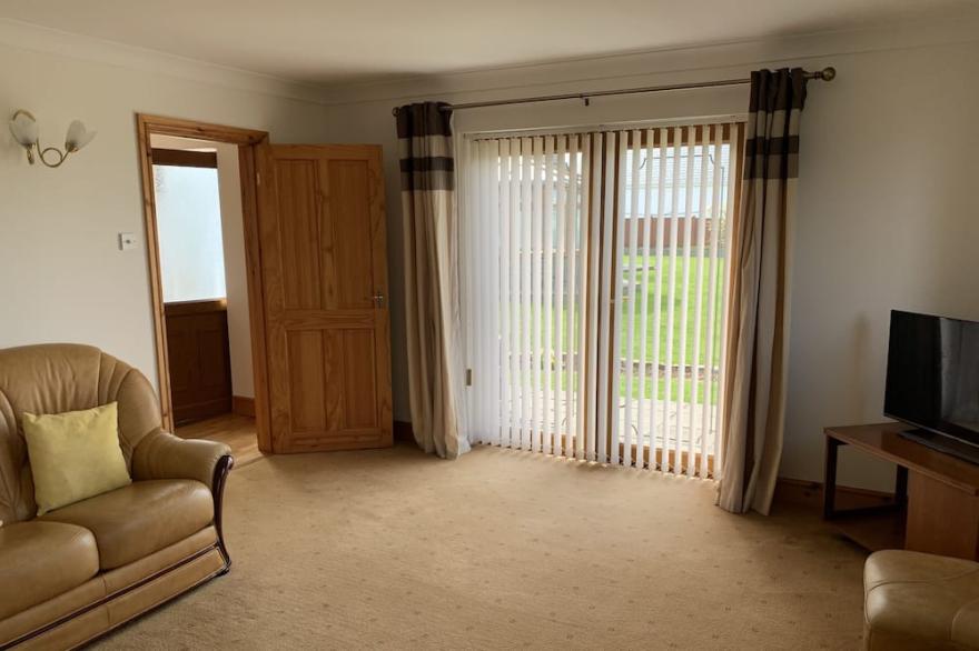 Detached annexe in a pretty village close to Botanical Gardens and Carmarthen
