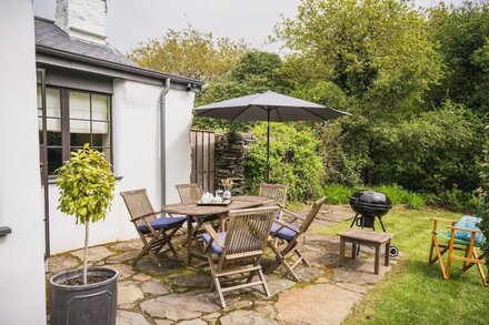 Superb 3 bedroom single storey cottage with eco friendly hot tub!