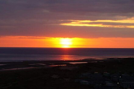 3 Bedroom, Seafront Open Plan Renovated Chapel Apartment, sleeps 6, Pet Friendly