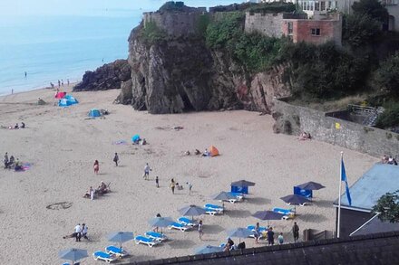 Pebble Cottage, minutes from Tenby's beaches!